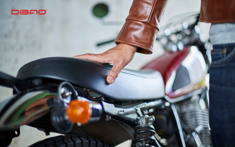 Mang hung khí trong cốp xe máy có thể bị phạt hình sự